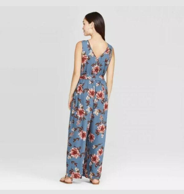 Women's Floral Print Sleeveless Deep V-Neck Belted Button-Front Jumpsuit. Size Small