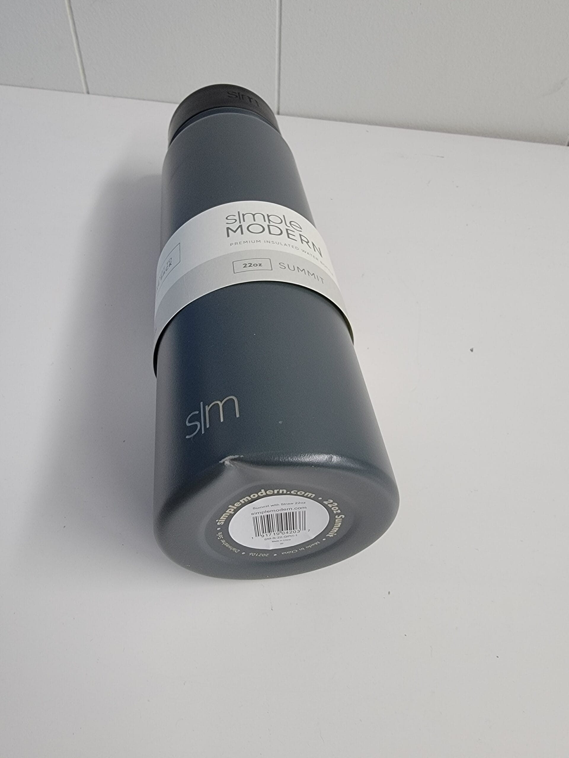 Simple Modern 22oz Insulated Stainless Steel Summit Water Bottle with Straw - Graphite