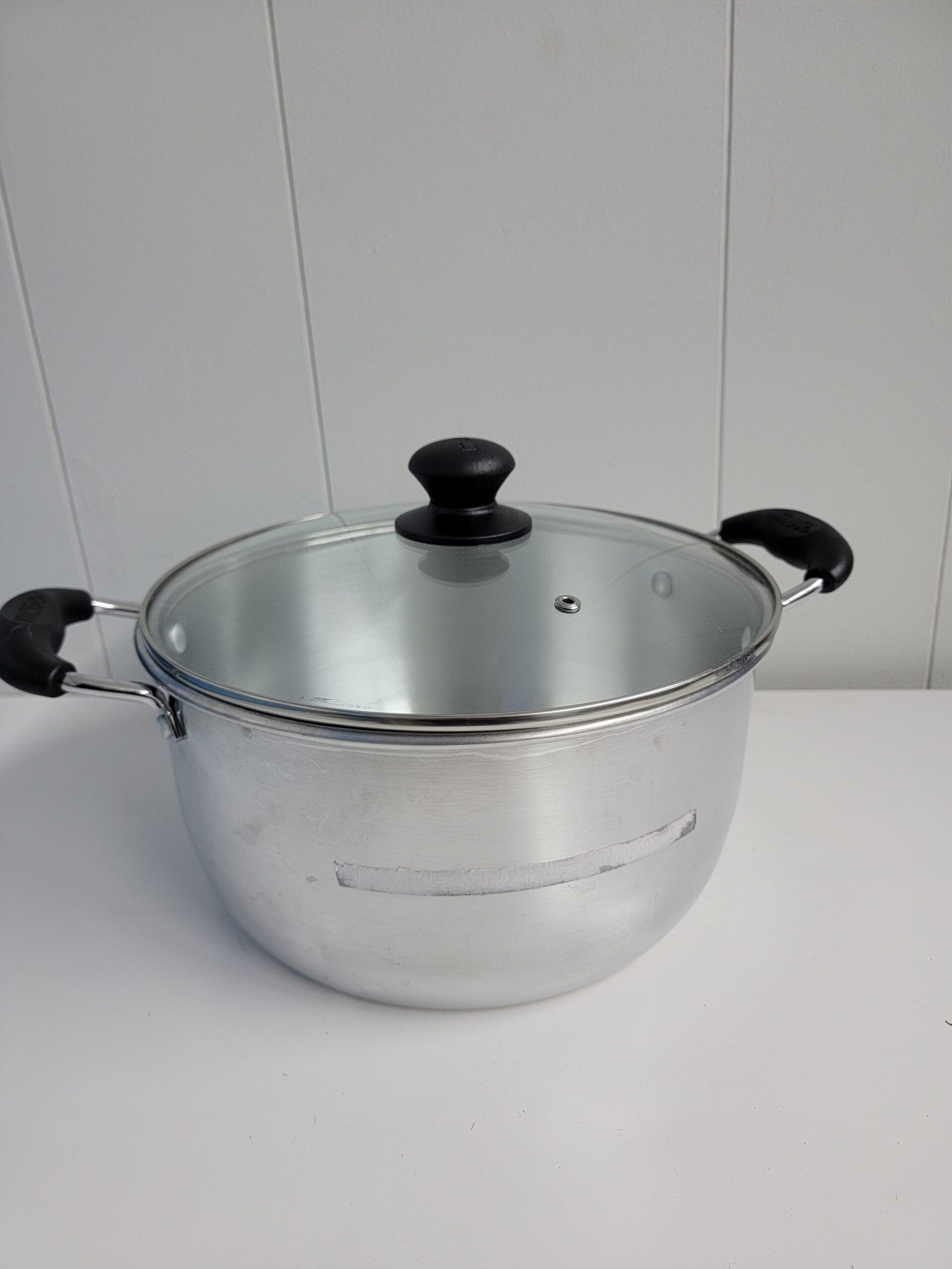 IMUSA 8qt Aluminum Pot with Glass Lid and Bakelite Handles